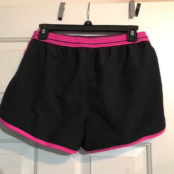 Women’s pink and black Under Armor running shorts - Picture 7 of 8
